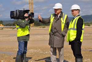 On the ITER platform, ITER Deputy Director-General Valery Chuyanov and Diagnostic Physicist Evgeny Veshchev were interviewed by NTV science correspondant Sergei Malozemov. (Click to view larger version...)